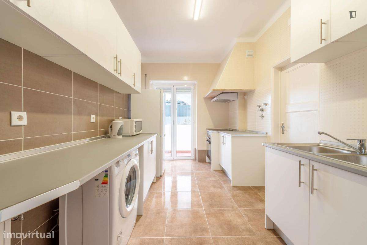 Quarto - localizado em Telheiras Lisbon - Grande imagem: 2/11