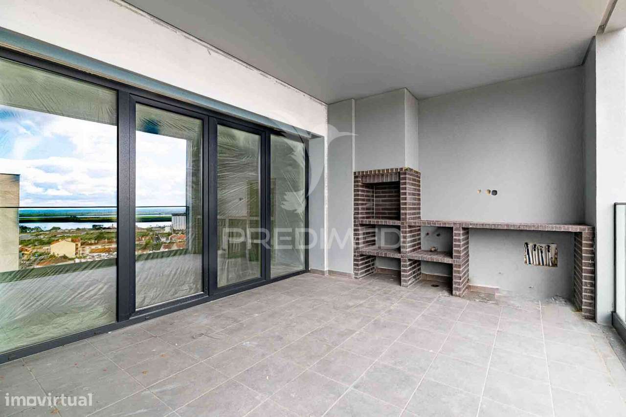 T2 com Terraço de 45m2 e Box, Torres do Palácio - Sobralinho - Grande imagem: 4/28