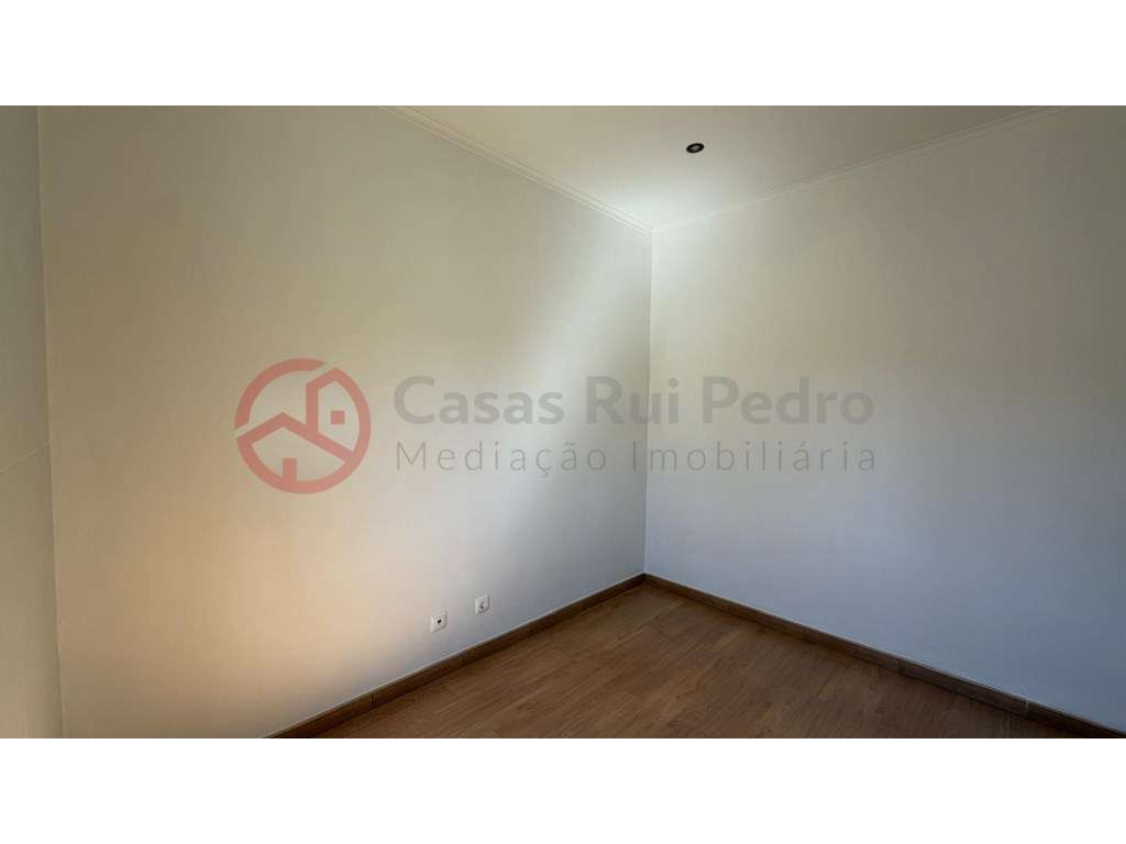Apartamento T2 com logradouro e churrasqueira na Cova da Piedade, A...-15