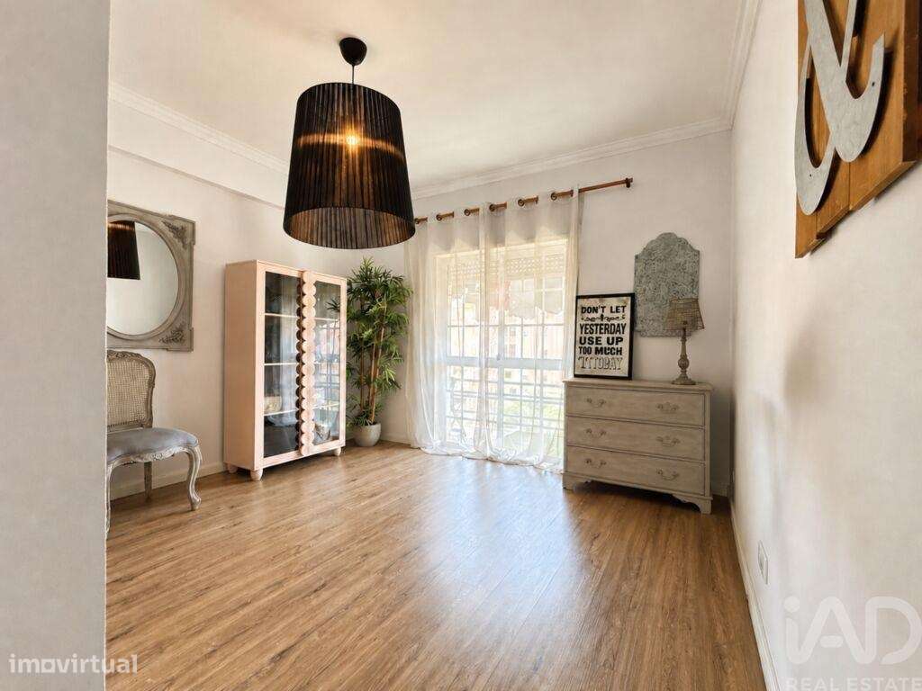 Apartamento T4 em Amora de 122 m2-12