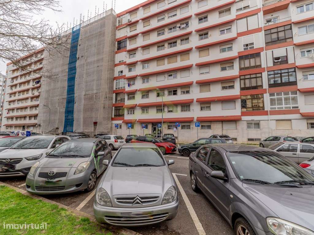 Apartamento T3 com boas áreas e óptima exposição solar-29