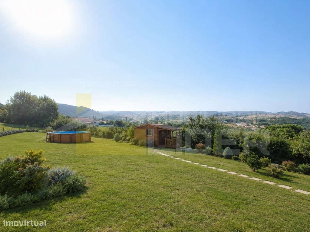Ruína inserida em terreno urbano com 110m2 +2 parcelas de terreno R...-10