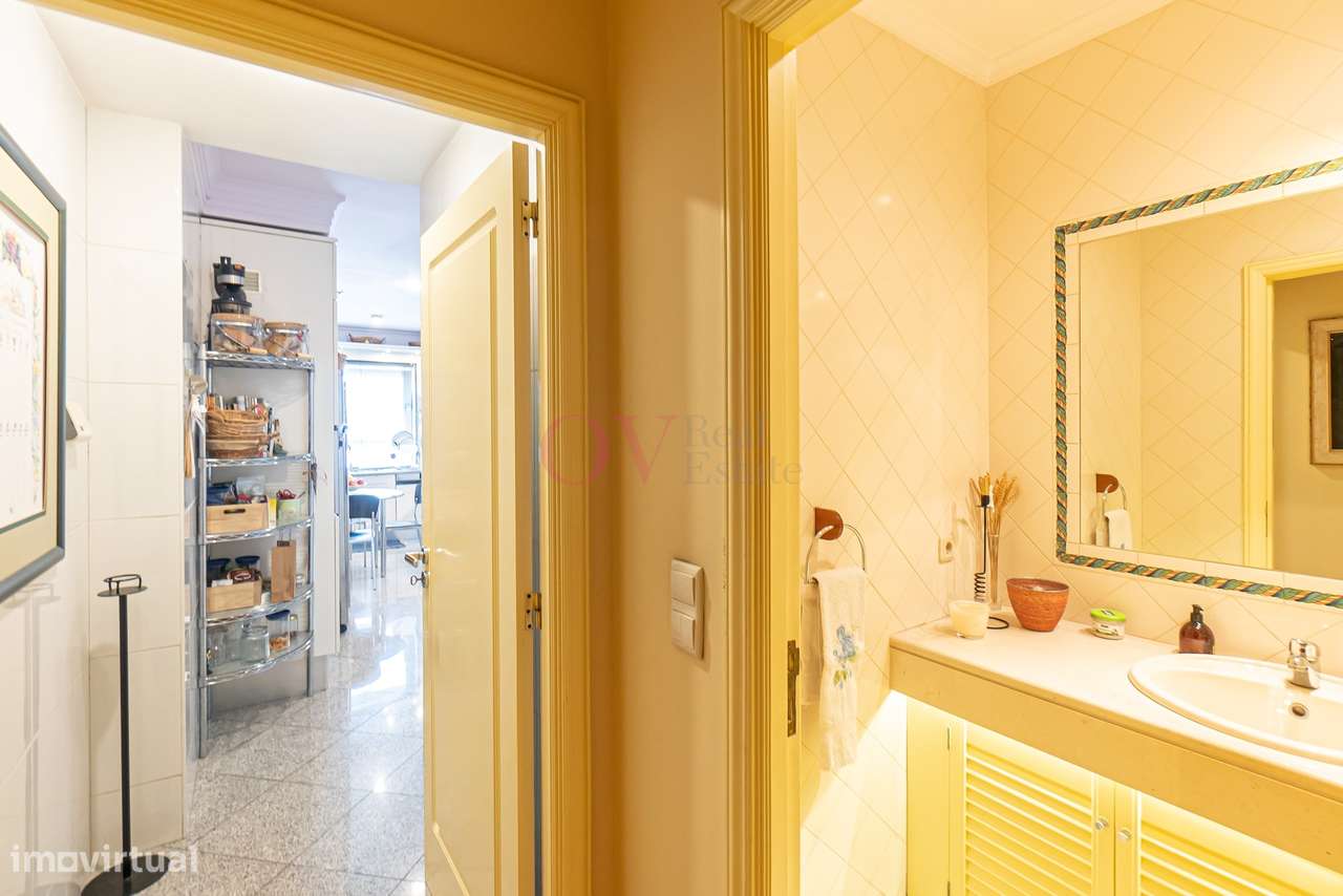 Para venda, apartamento T5 Rua Domingos Sequeira Porto, com varandas,-18