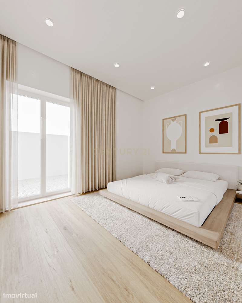 Apartamento T1 Remodelado com Logradouro Privativo na Trafaria-1