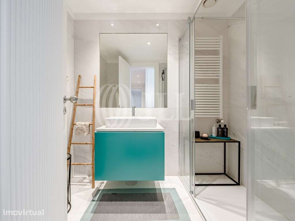 Apartamento T3 com dois lugares de garagem em Aliados, Porto-19