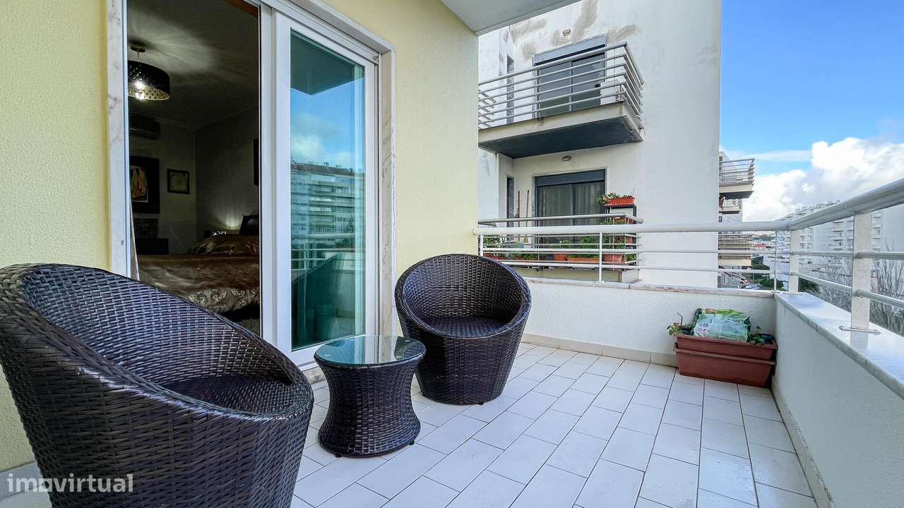 T2 no Estoril com vista mar-13