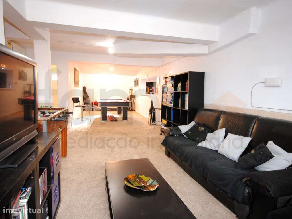 **Oportunidade Única: Moradia T6 à Venda!**-48