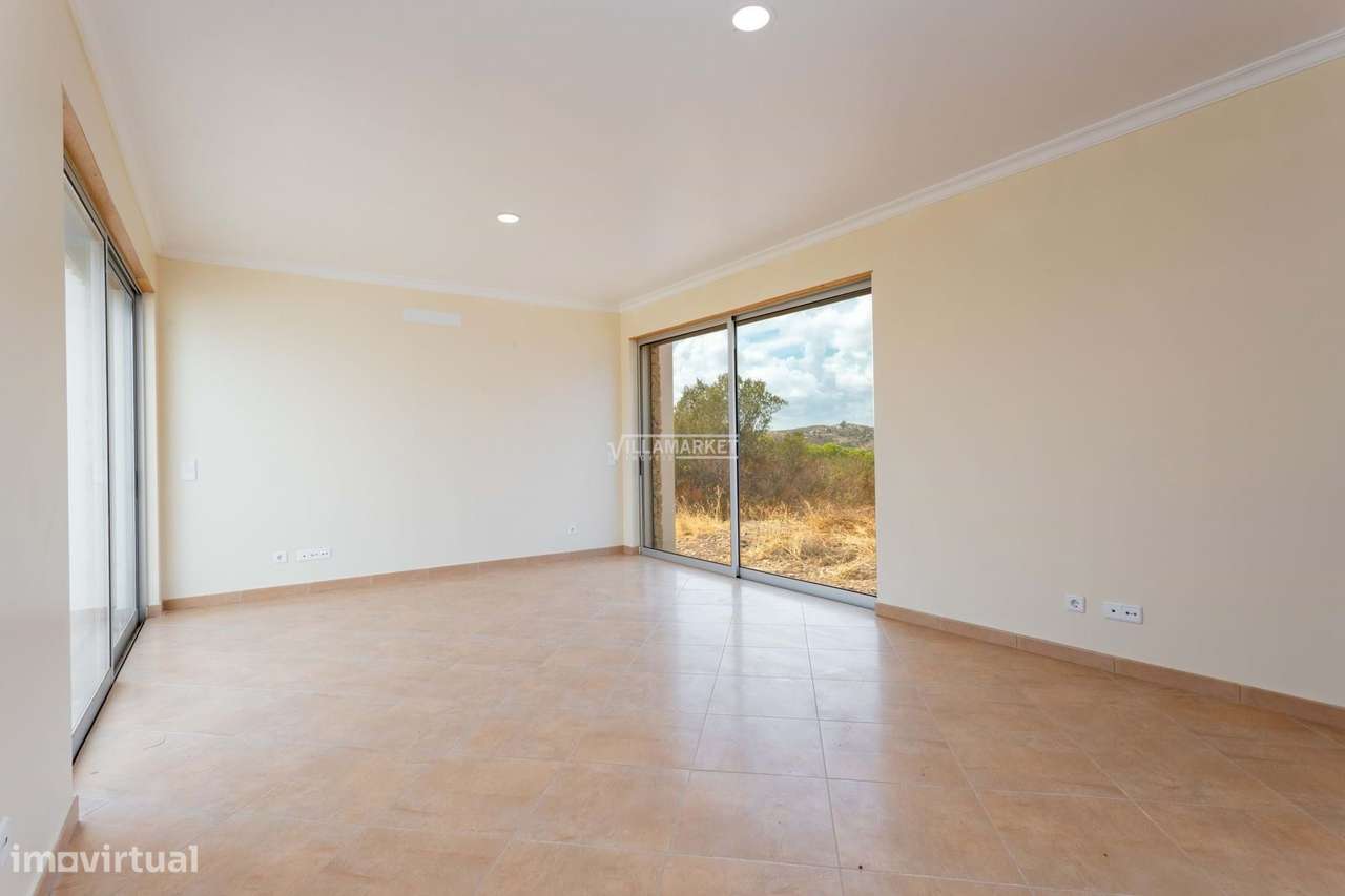 VILLA V3 composta por 2 andares com 435 m2 de terreno situada em Cotov-10