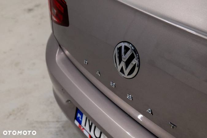 Volkswagen Passat 2.0 TDI Elegance DSG - 14