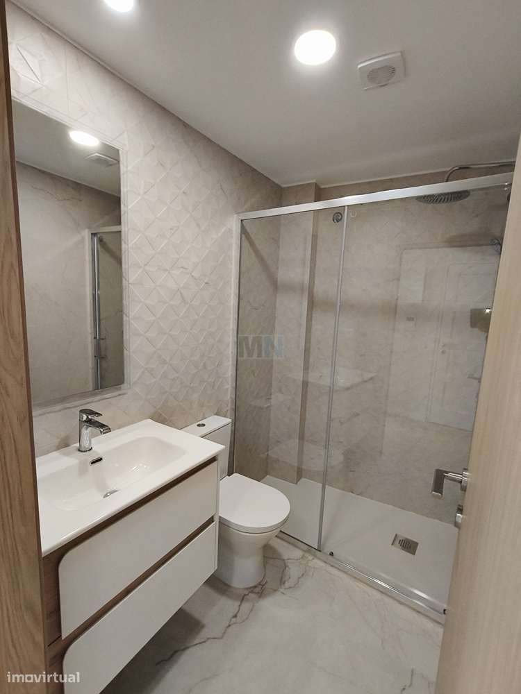 Vende-se T2 Totalmente Renovado em Celas – Vistas Rio e Universidade-12