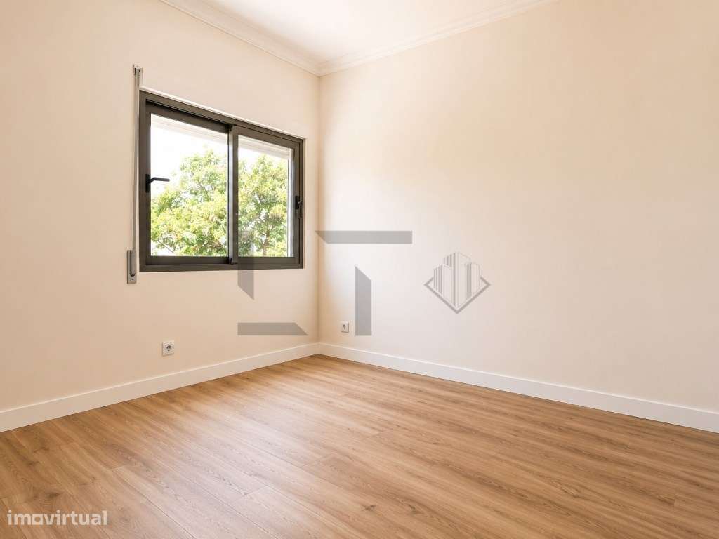 Moradia T4 em Banda totalmente Renovada com Garagem, para Venda na ...-17