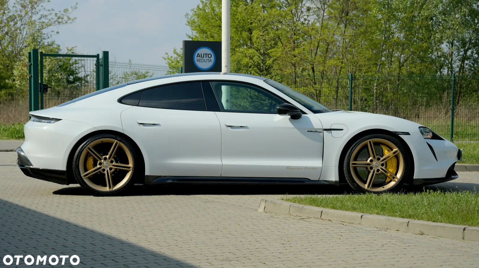 Porsche Taycan Turbo - 8