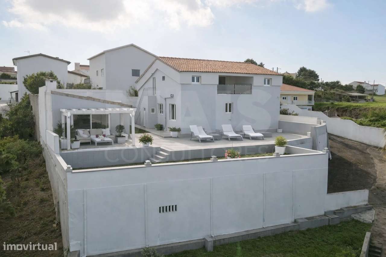 Moradia com duas habitações independentes, terreno e grande potenci... - Grande imagem: 4/50