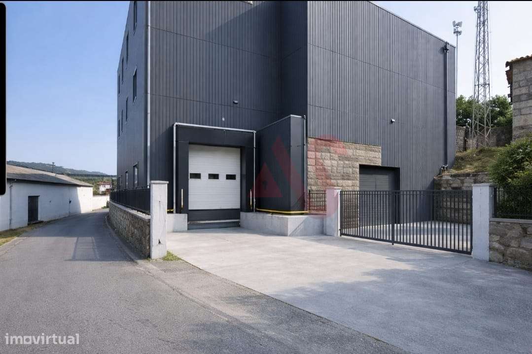 Armazém Industrial com Licença de Indústria + Terreno Anexo | Excelent - Grande imagem: 2/6