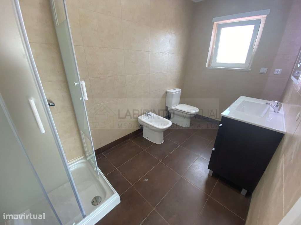 Vende-se excelente Moradia V3+1 na Ericeira, com vista mar.-20