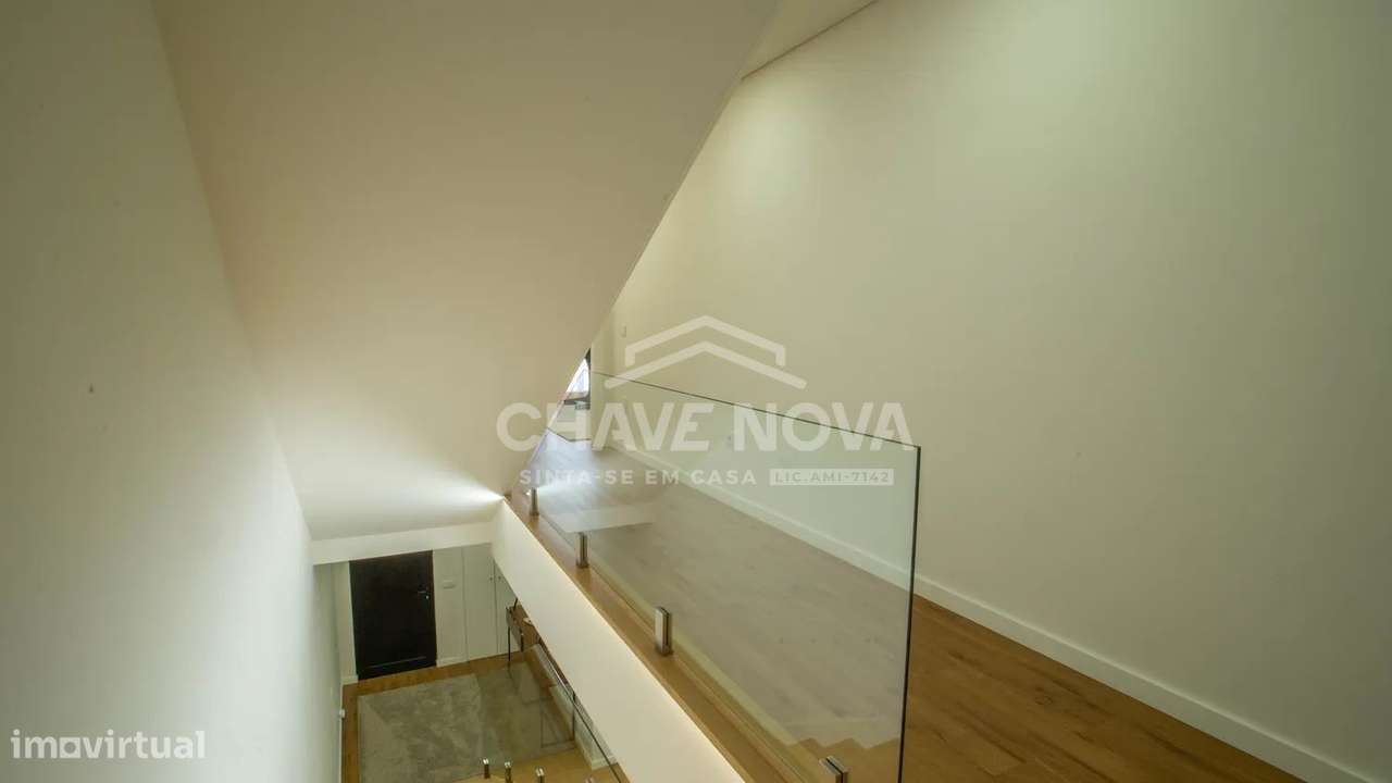 Moradia T3+1 em Canelas-Ref.MAD/02205/MH-15