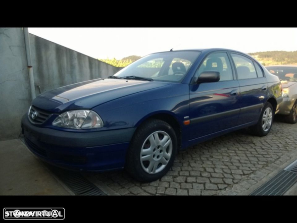 Traseira / Frente /Interior Toyota Avensis 2001 - 1