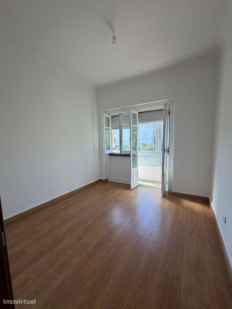 Apartamento T4 em Rio de Mouro-7