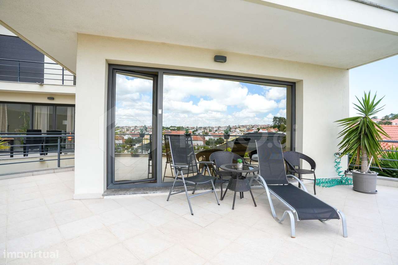 MORADIA T3 COM PISCINA, CONSTRUÇÃO ANTISSÍSMICA, ISOLAMENTO PREMIUM E-44