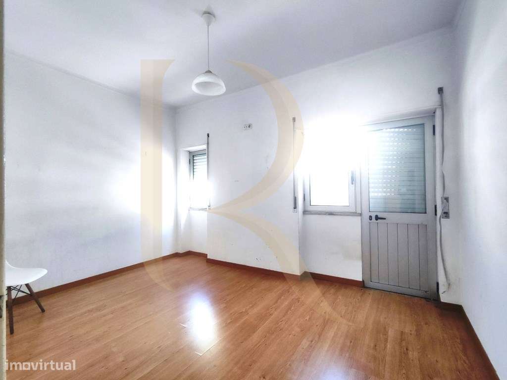 Apartamento T2 com varanda nas Paivas - Seixal-14