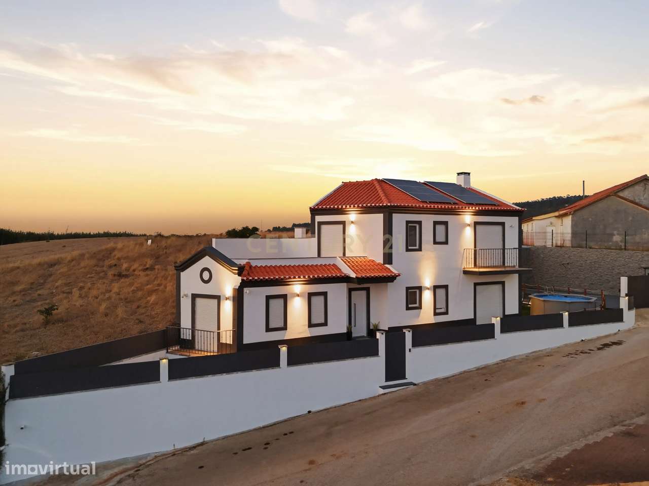 Moradia T3+1 Totalmente Remodelada  em 2026 com Piscina, Painéis Solar-52