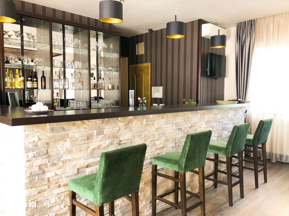 Pensiune cu Istorie si Stil in Inima orasului Piatra Neamt-10