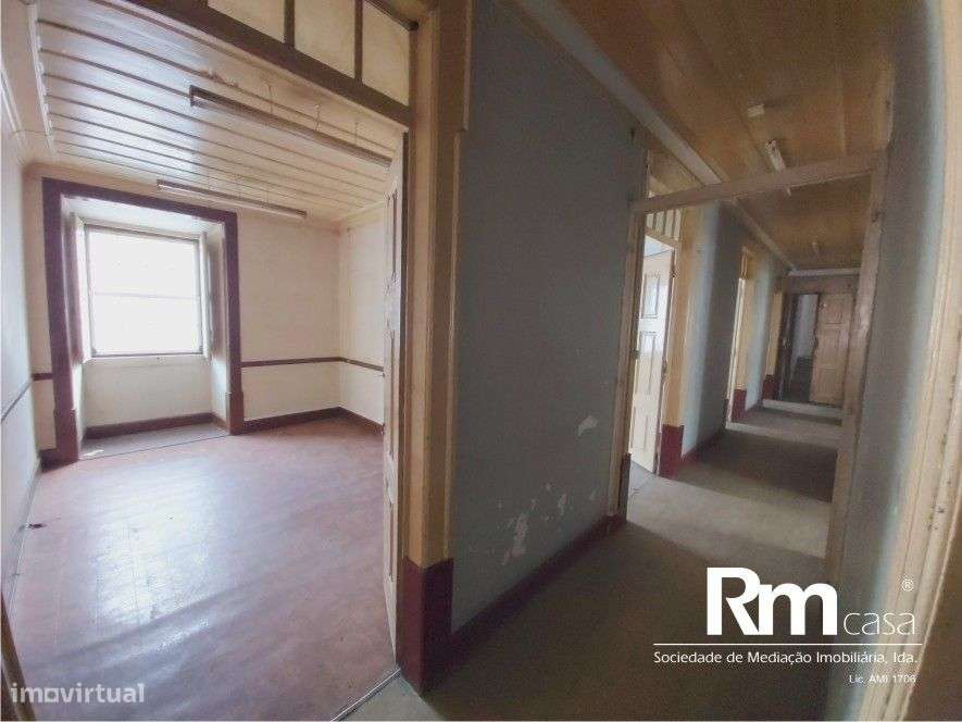 Magnifico prédio devoluto na Rua da Sofia, Largo do Terreiro da Erva-25