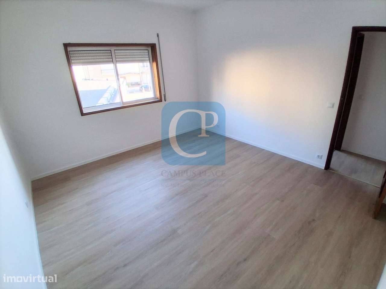 Apartamento T2 com varanda à estação do Metro de Campainha, Baguim do-8