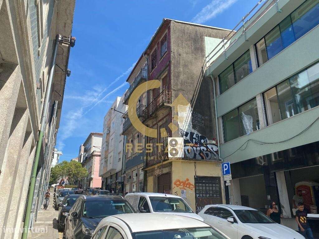 Prédio na Rua do Bonjardim, para reabilitar, com PROJETO APROVADO. - Grande imagem: 5/34