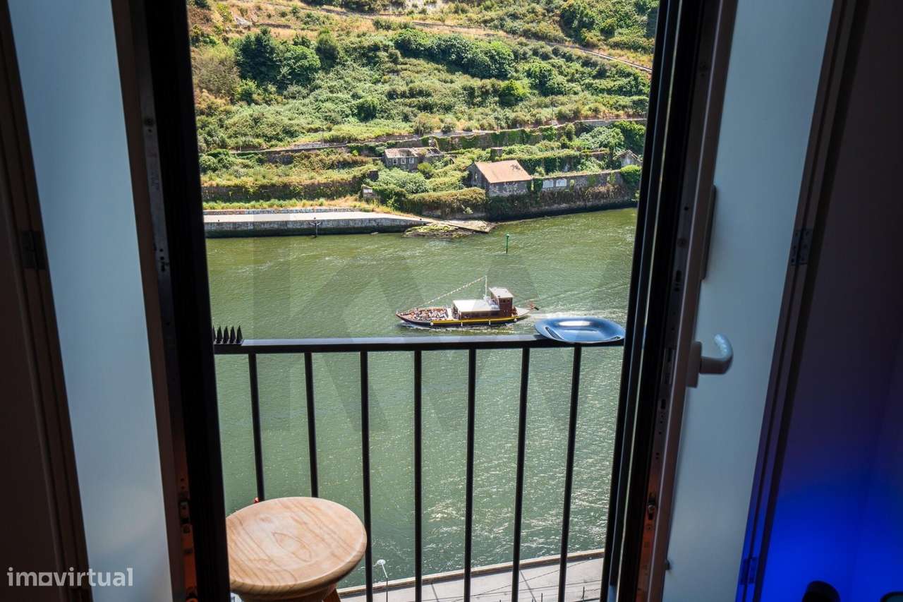 Uma Joia Contemporânea Sobre o Douro - T1 com vistas deslumbrantes-27