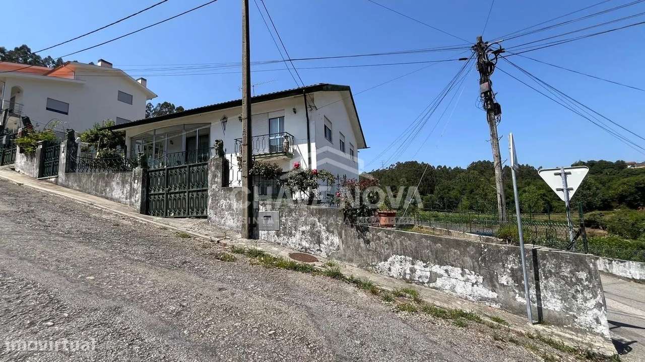 Moradia Isolada de Quatro Frentes em Romariz – Santa Maria da Feira-40
