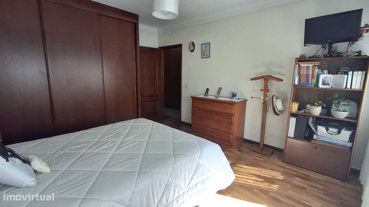 Apartamento T3 com garagem e terraço em Maia-9
