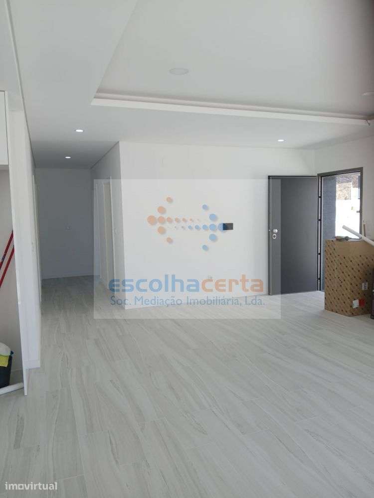 MORADIA TÉRREA T4 ISOLADA EM CONSTRUÇÃO - FERNÃO FERRO-34