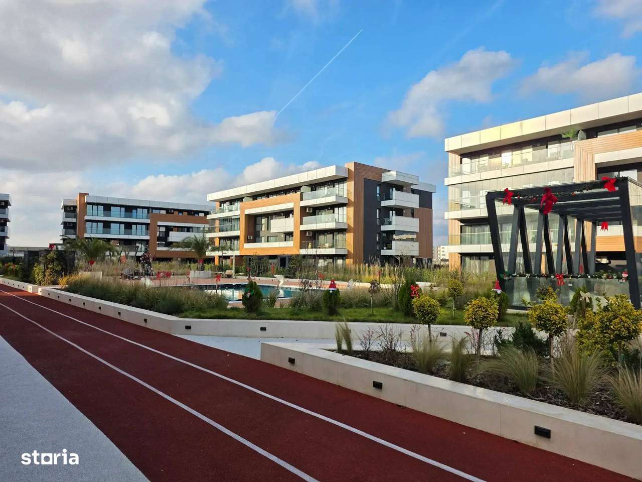 4 Camere Lux Gradina & Piscina | Spatii Verzi | Pista Alergat Magazine