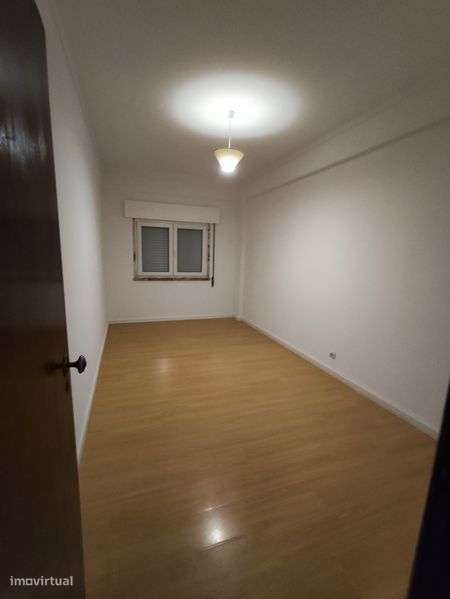 Aluguer Apt T2 r/c Av. Alberto Valente, Palmela - Grande imagem: 4/6