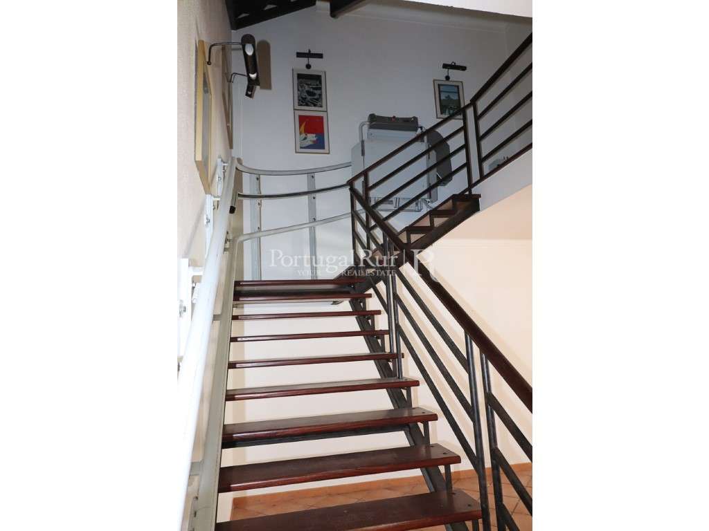 Elegante Moradia T4 com Jardim e Anexos em Alpiarça-23