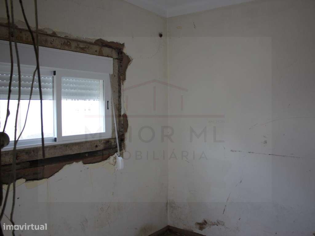 Moradia T4 em fase de restauro, localizada em Arruda dos Pisões - Grande imagem: 5/25