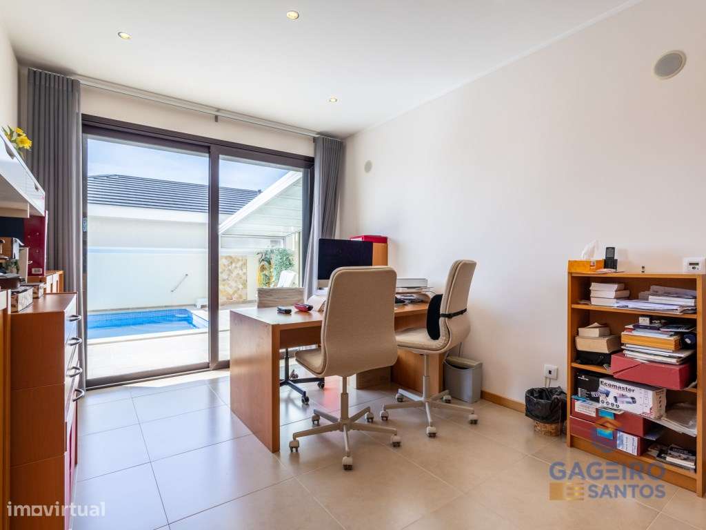 Moradia com piscina e terreno em São Martinho do Porto-30