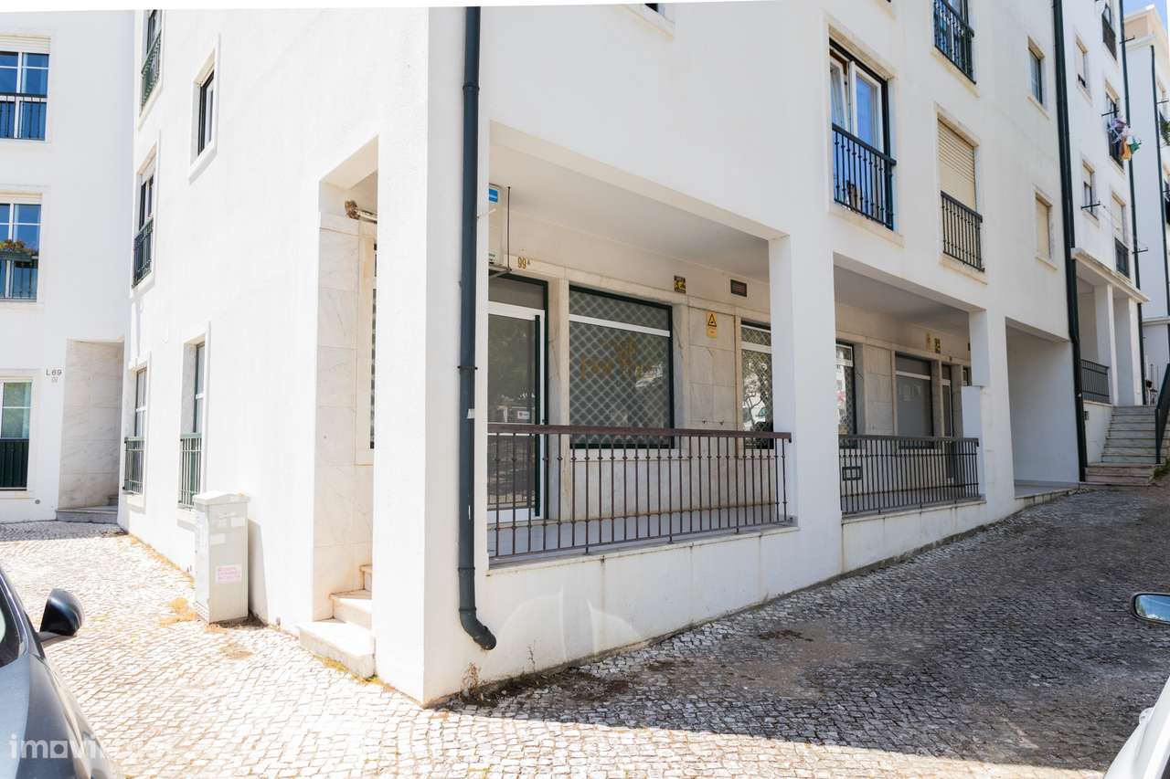 Escritório Versátil de 137m² em São Domingos de Rana!-26