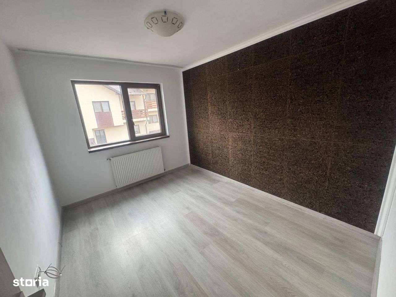 Bucium - Visan , centru , vila insiruita , garaj , libera-11