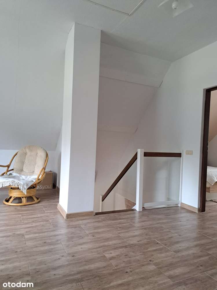 Dom nad jeziorem, całoroczny, nasadzenia, fotowotaika, media, wiata-9