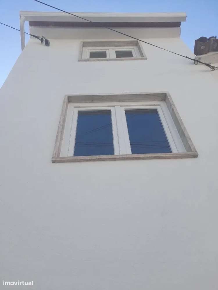 Aluga-se Fração B de Moradia bi familiar remodelada de tipologia  T1+2 - Grande imagem: 3/24