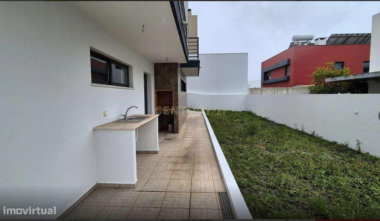 Moradia Isolada T5 de Arquitetura Moderna com Garagem – Quinta da Alem-24