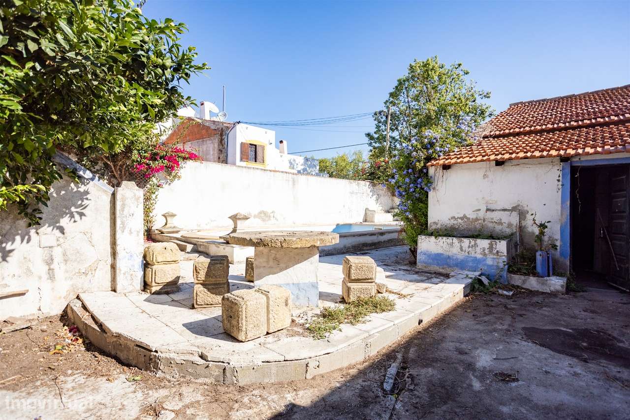 Moradia histórica T6 com piscina e anexo – centro de Salvaterra de Mag-49