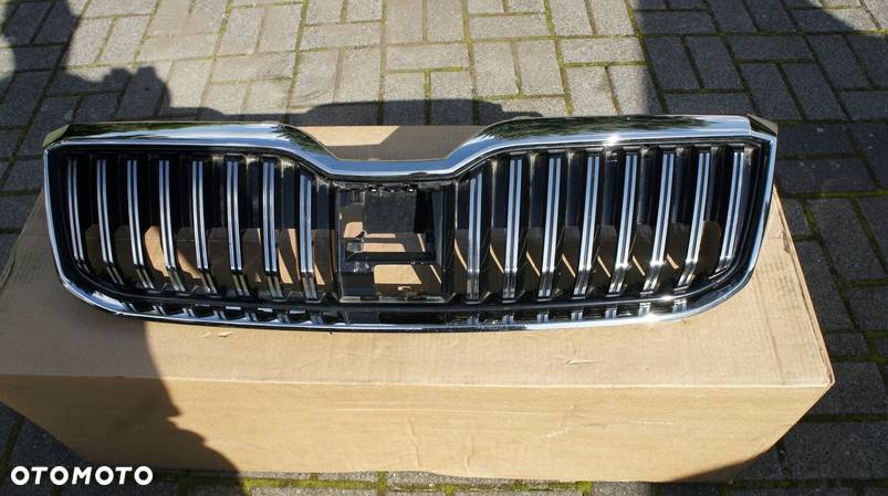 ATRAPA PRZEDNIA GRILL SKODA SUPERB III LIFT - 1