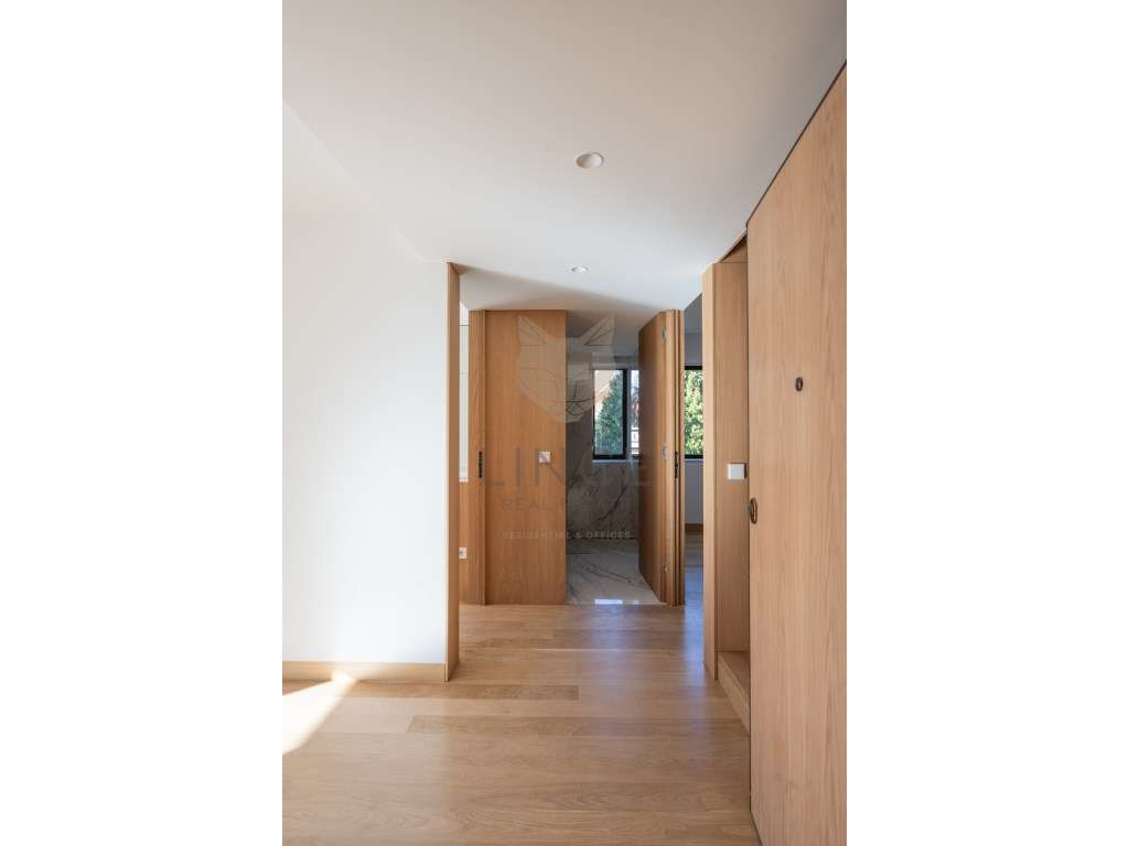 Apartamento T3 duplex com varanda no Centro do Porto - Grande imagem: 2/38