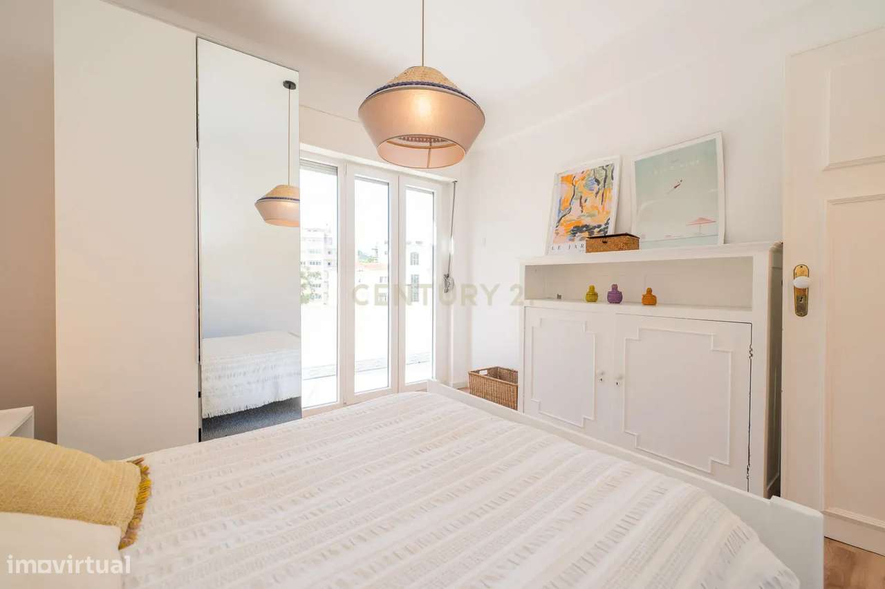 Excelente T2 Totalmente Remodelado | Monte Estoril-13