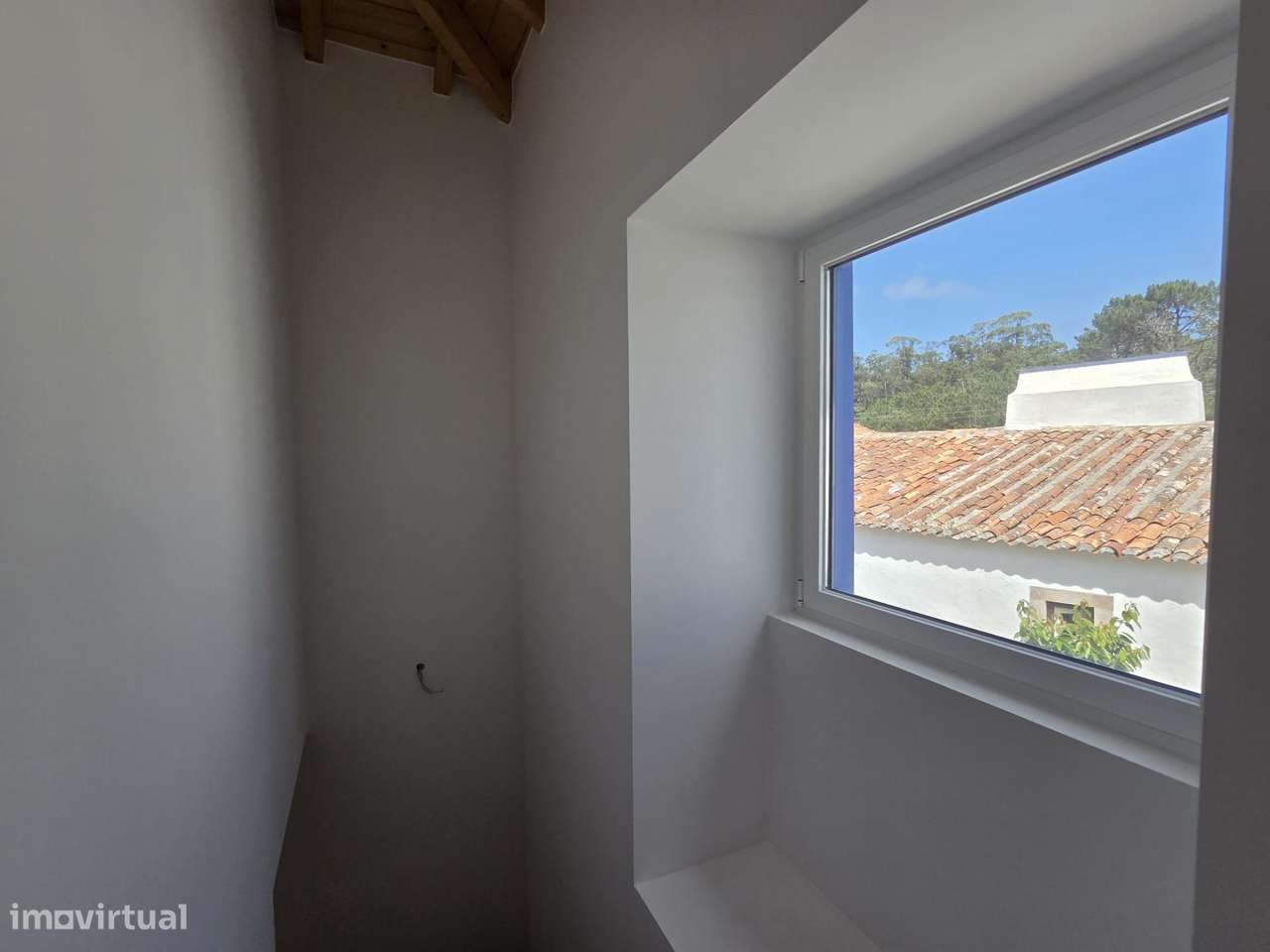 Moradia T2 totalmente remodelada e Equipada em Janas com Garagem e...-11