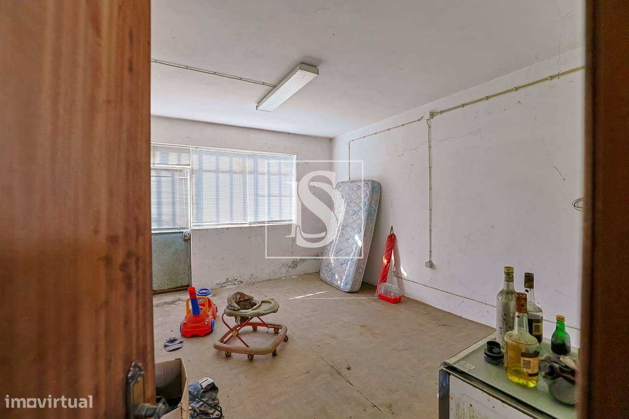 Moradia T4 c/ 376 m², jardim e riacho-25