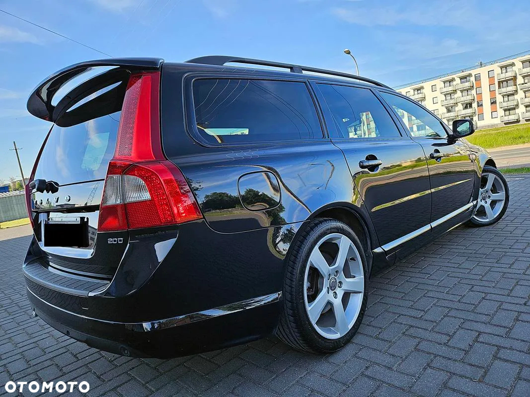 Volvo V70 D3 R-Design - 8